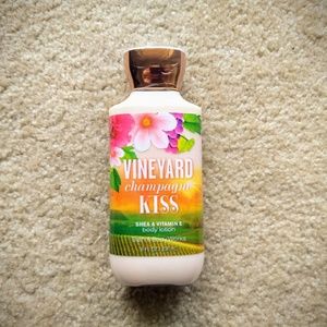 SOLD: BBW Vineyard Champagne Kiss Body Lotion